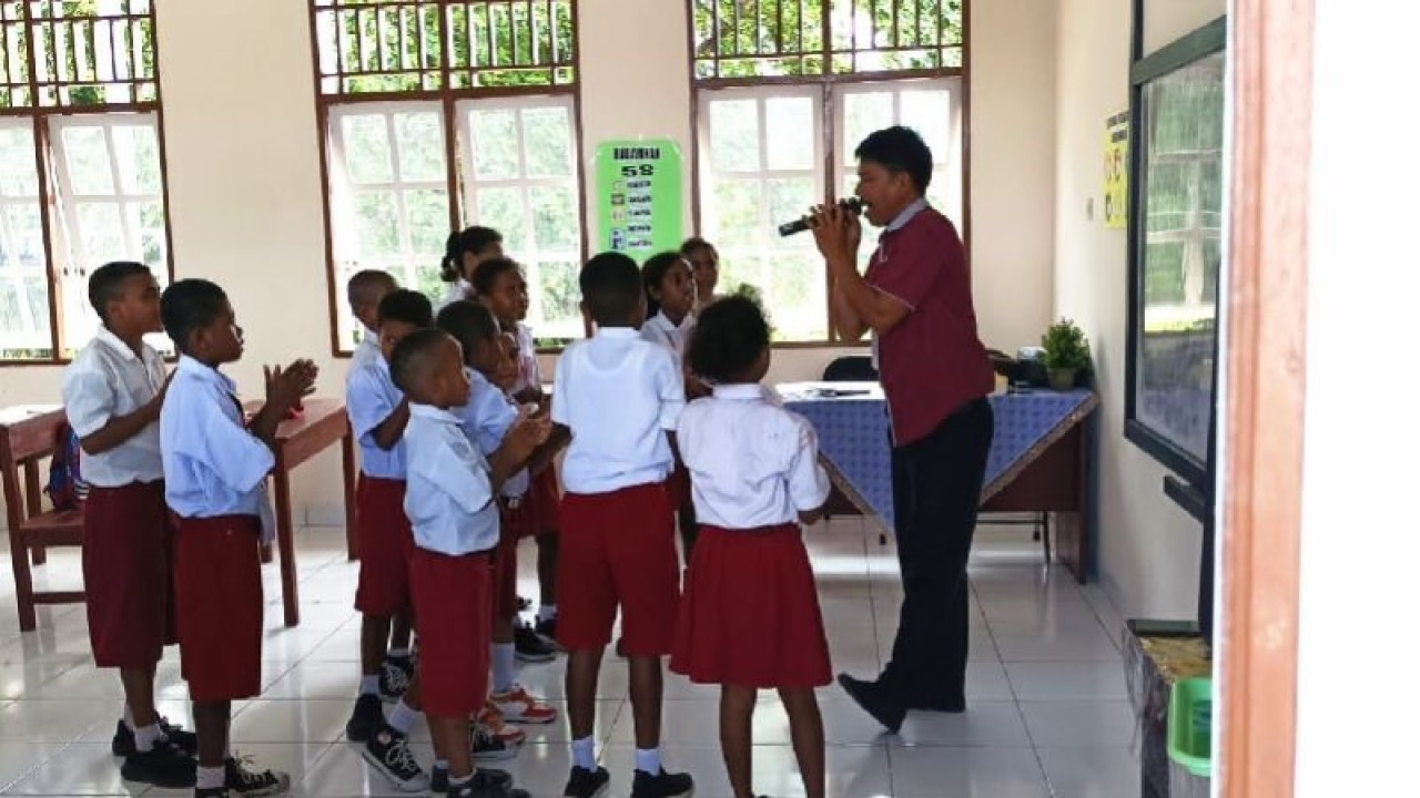 Siswa SD di Biak sedang mengikuti pelatihan berhitung metode Gasing. ANTARA/Muhsidin