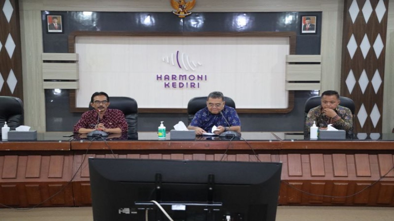 Sekretaris Daerah Kota Kediri Bagus Alit dalam sosialisasi Sistem Pemerintahan Berbasis Elektronik (SPBE) di Kota Kediri, Jawa Timur. ANTARA/ HO-Pemkot Kediri