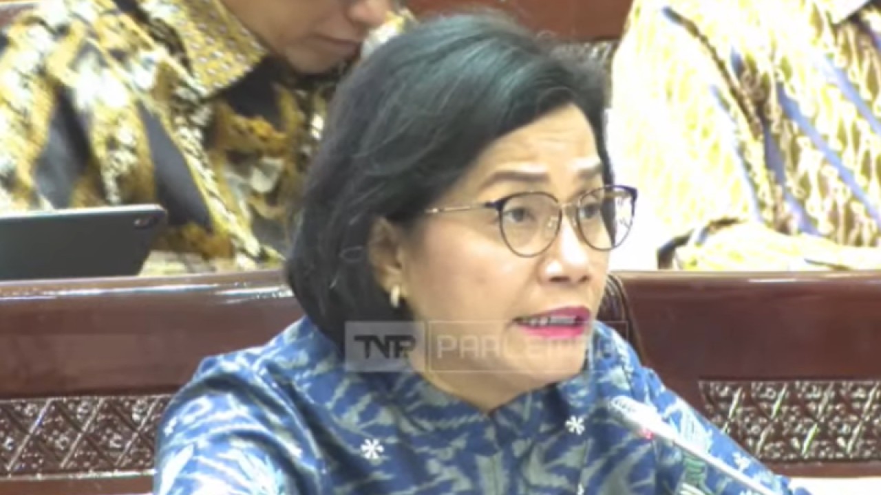 Menteri Keuangan Sri Mulyani dalam Rapat Kerja bersama Komisi XI DPR di Jakarta, Selasa (11/04/2023). (ANTARA/Agatha Olivia Victoria)