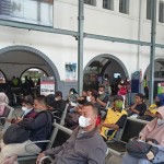 Stasiun Pasar Senen ramai warga yang memilih mudik lebih awal-1680577908