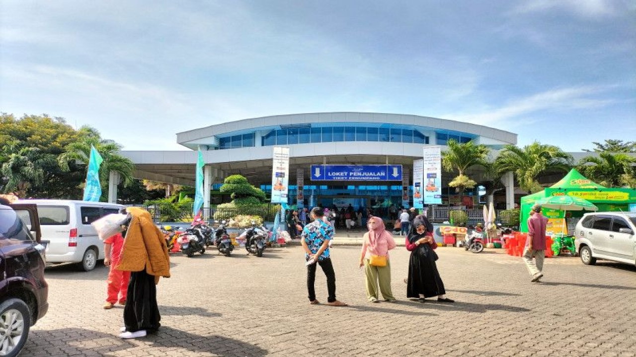 Suasana di terminal reguler pelabuhan Bakauheni Lampung Selatan. ANTARA/Riadi Gunawan