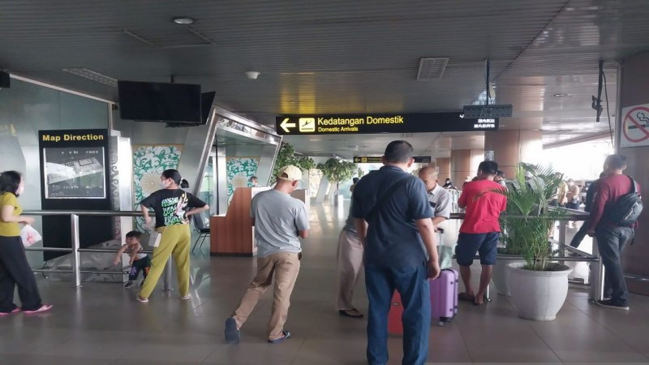 Suasana pintu kedatangan di Bandara Internasional Supadio (Rendra Oxtora)