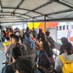 Suasana sejumlah penumpang di gate way terus berdatangan di menuju kapal. ANTARA/Riadi Gunawan-1682493385