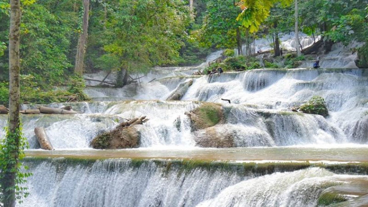 Salah satu Desa Wisata Air Terjun Moramo di Kabupaten Konawe Selatan pada 2022 meraih juara tiga nasional sebagai peraih Anugrah Desa Wisata Indonesia (ADWI) 2022. (Foto ANTARA/HO-Humas Konsel)