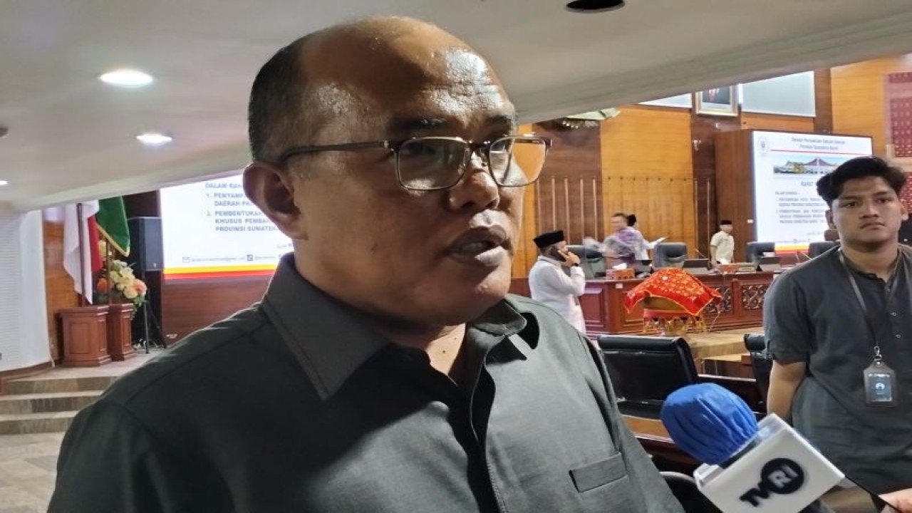 Ketua DPRD Sumatera Barat (Sumbar) Supardi. (ANTARA/Muhammad Zulfikar).
