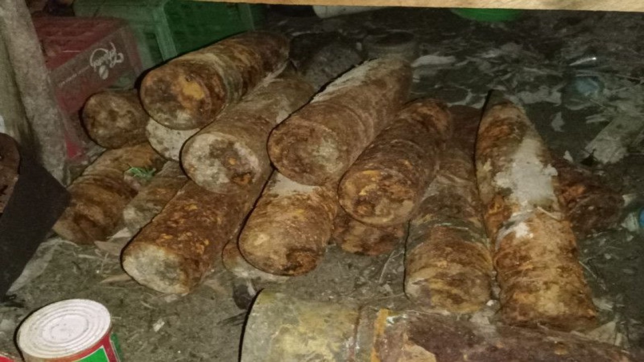 Temuan puluhan mortir di Belitung (ANTARA/Kasmono)