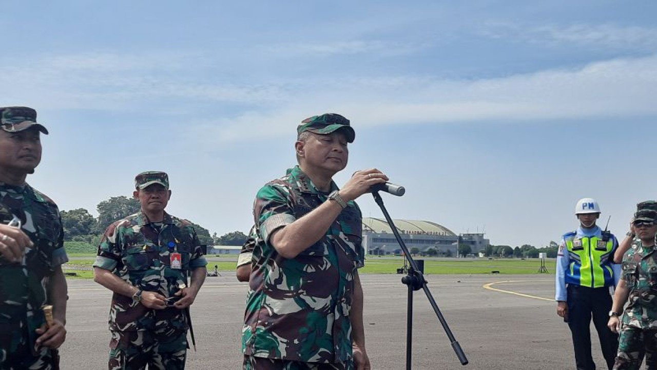 Kepala Staf TNI Angkatan Udara (Kasau) Marsekal TNI Fadjar Prasetyo dalam acara Konferensi Pers Gladi Bersih HUT ke-77 TNI AU di Lanud Halim Perdanakusuma, Kamis (6/4/2023). (ANTARA/Narda Margaretha Sinambela)