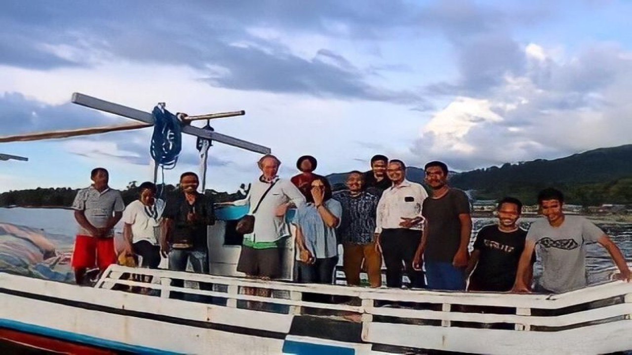 Pelaksanaan uji aplikasi Kora-Kora bersama para nelayan di Ambon, Oktober 2022 lalu. (ANTARA/ HO- HUMAS ITS)
