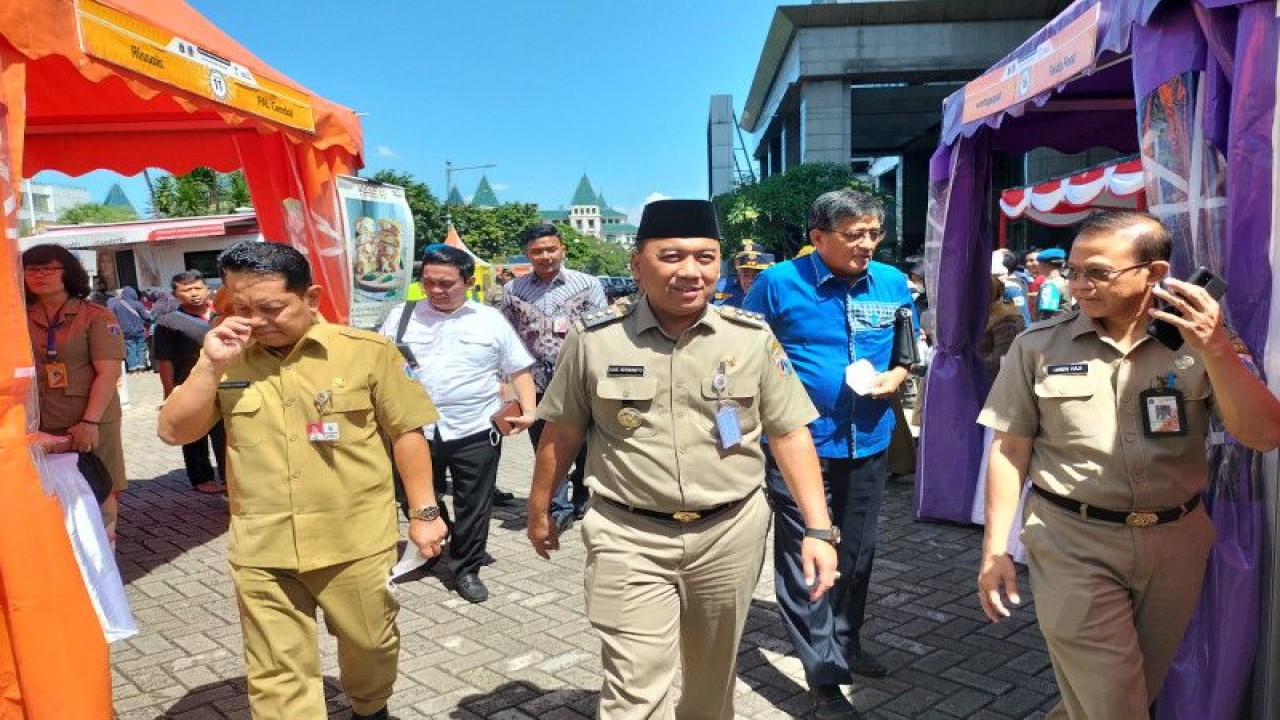 Wali Kota Jakarta Barat Uus Kuswanto di Kantor Wali Kota Jakarta Barat, Senin (17/4/2023). ANTARA/Walda