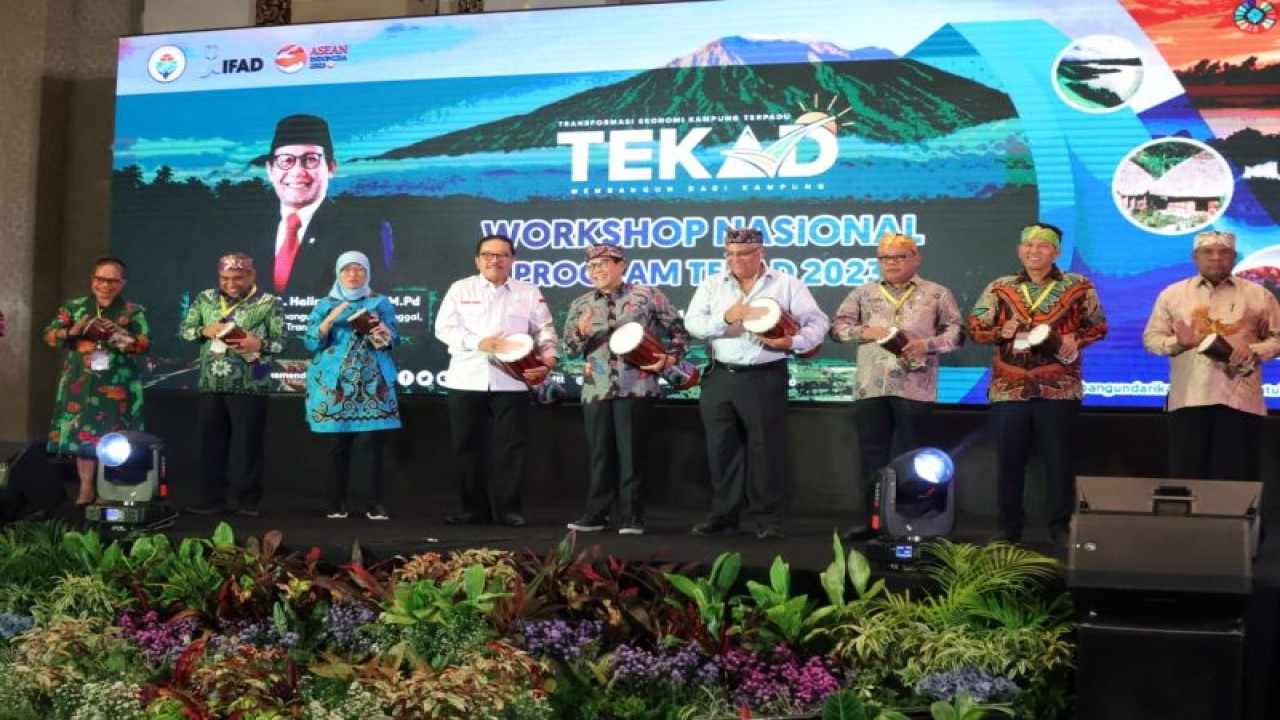 Wakil Gubernur Bali Tjok Oka Artha Ardhana Sukawati dalam program TEKAD milik Kemendes PDTT yang memaparkan konsep Ekonomi Kerthi Bali di Denpasar, Rabu (12/4/2023). ANTARA/HO-Pemprov Bali