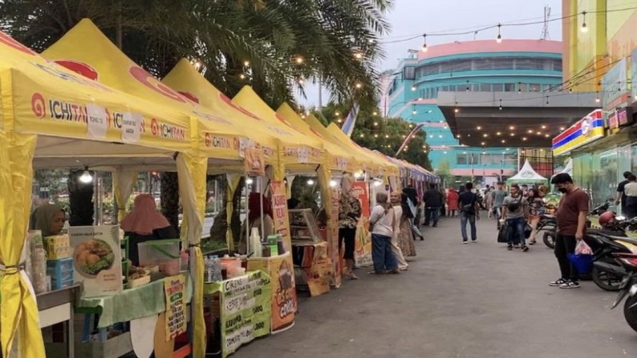 Bazar Kuliner Ramadhan di Pasar Turi Baru, Surabaya, Jawa Timur menyajikan beraneka ragam menu takjil atau makanan untuk berbuka puasa mulai dari tanggal 1 hingga 7 April 2023. ANTARA/HO-Diskominfo Surabaya