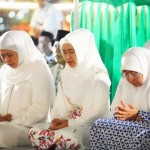 Wali Kota Mojokerto-Gubernur Jatim bermunajat di atas KRI Surabaya 591-1681283019
