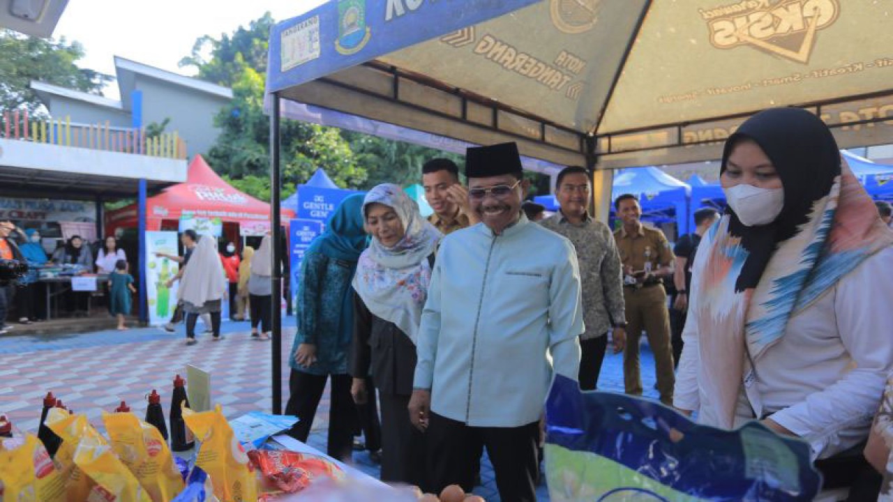 Wakil Wali Kota Tangerang Sachrudin saat memantau kegiatan di Festival Ramadan Kelurahan Nusa Jaya Karawaci.