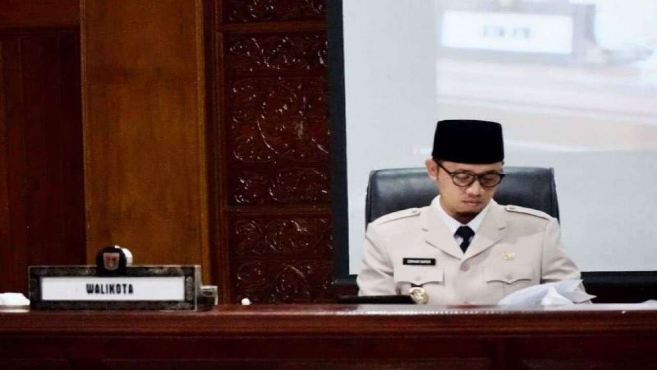 Wali Kota Bukittinggi, Erman Safar. Pemkot Bukittinggi menegaskan akan menindak pelaku maksiat dan LGBT di daerah setempat dan meminta dukungan seluruh pihak termasuk dai dan mubaligh.