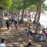 Wisatawan ke pesisir Trenggalek meningkat selama libur Lebaran-1682676583