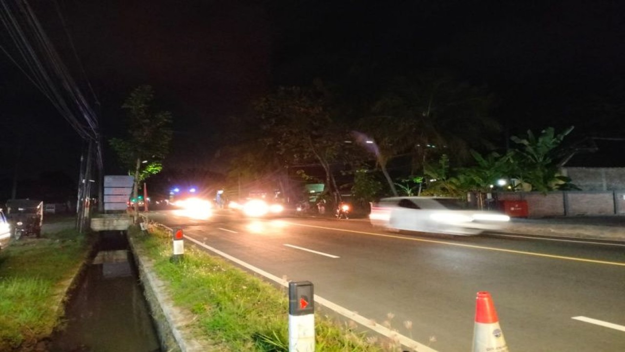 Situasi arus lalu lintas yang melintasi jalan nasional Yogyakarta - Temon , Kabupaten Kulon Progo, pada Rabu (19/4). (ANTARA/HO-Dokumen Dinas Perhubungan Kulon Progo)