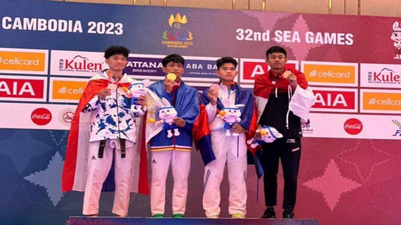 Atlet taekwondo asal Kota Depok Adam Yazid Ferdiansyah (kanan) (ANTARA/Foto: istimewa)
