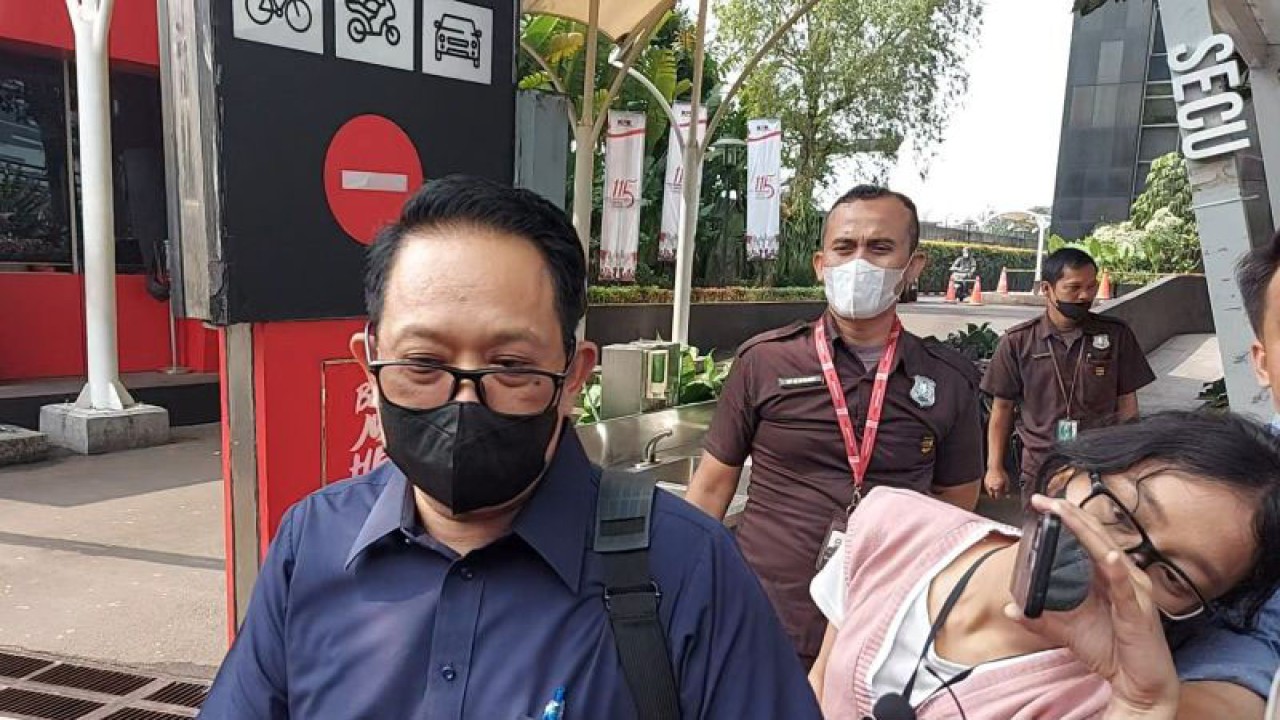 Sekretaris Daerah Jawa Timur Adhy Karyono penuhi panggilan KPK untuk memberikan klarifikasi soal LHKPN miliknya, Senin (22/5/2023). ANTARA/Fianda Sjofjan Rassat