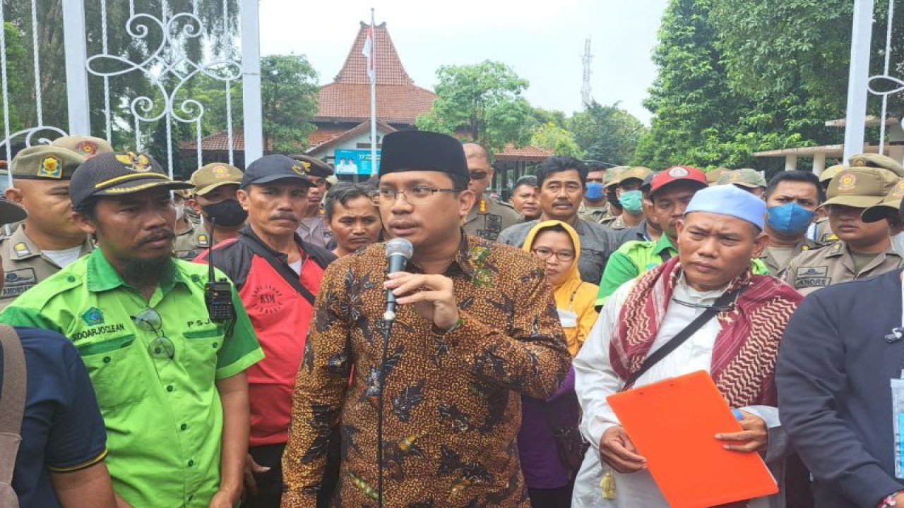 Bupati Sidoarjo Ahmad Muhdlor menemui perwakilan paguyuban pengelola TSPT di Pendopo Delta Wibawa, Selasa (16/5/2023). (ANTARA/HO Pemkab Sidoarjo)