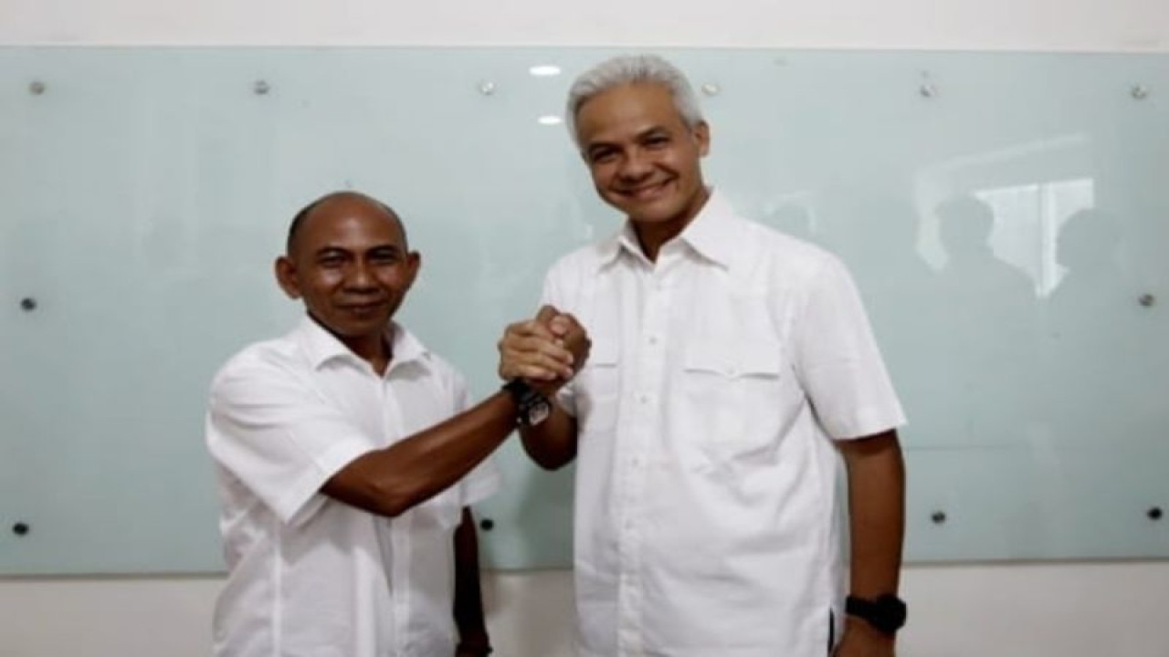 Presidium Nasional Pena 98 Provinsi Sulteng Mohamad Hamdin bersama Ganjar Pranowo. ANTARA/HO-Mohamad Hamdin