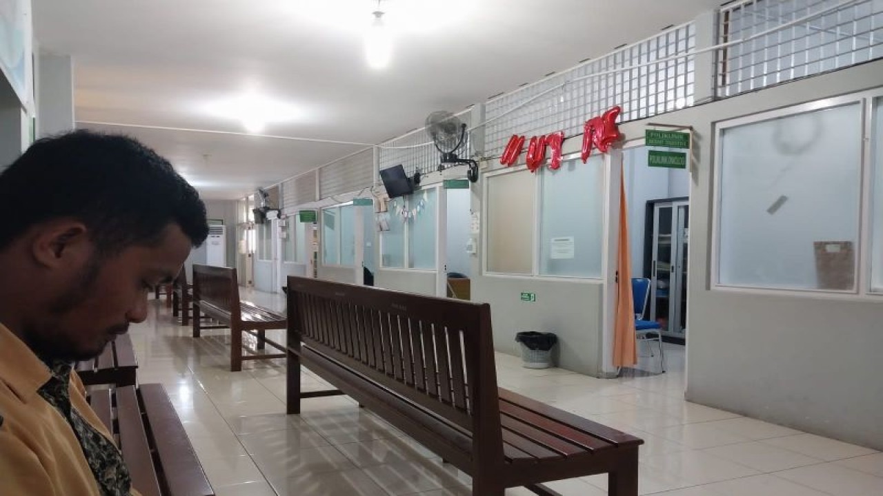 Aktivitas pelayanan di RSU Chasan Boesoerie Ternate nampak sepi, Kamis (11/5/2023). ANTARA/Abdul Fatah (Abdul Fatah)