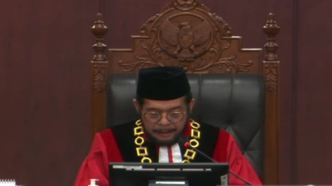 Tangkapan layar - Ketua Mahkamah Konstitusi (MK) Anwar Usman dalam Sidang Pleno Khusus Laporan Tahunan yang disiarkan secara virtual di Jakarta, Rabu (24/5/2023). (ANTARA/Fath Putra Mulya) (ANTARA/Fath Putra Mulya)