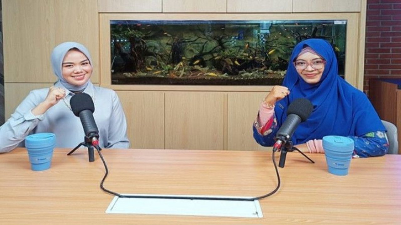 Dosen Sekolah Vokasi Institut Pertanian Bogor (IPB) Program Studi Rekayasa Perangkat Lunak Medhanita Dewi Renanti (kanan), pencipta aplikasi penerjemah tangis bayi “Madsaz”. (ANTARA/HO-Dokumentasi Pribadi)