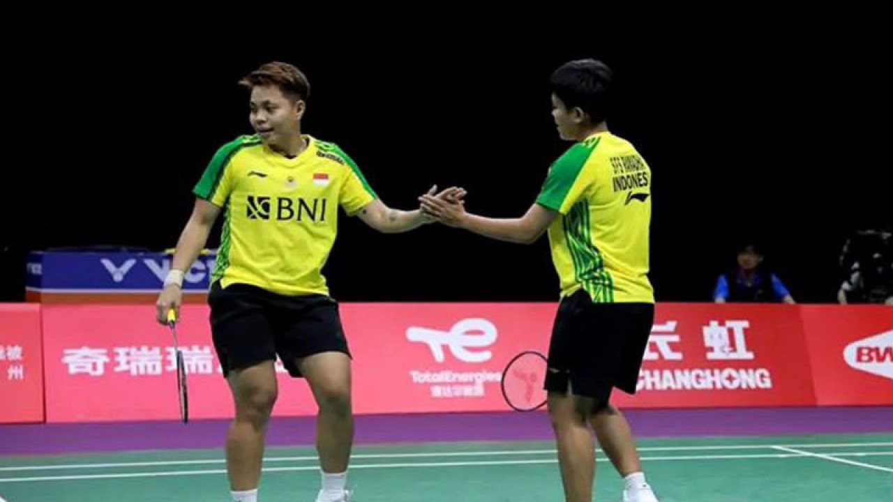 Ganda putri Apriyani Rahayu/Siti Fadia Silva Ramadhanti menyumbang kemenangan di partai penutup penyisihan Grup B Piala Sudirman 2023, setelah mengalahkan duo Jerman Stine Kuespert/Emma Moszczynski di Suzhou, China, Selasa (17/5/2023). ANTARA/HO-PP PBSI/pri. (ANTARA/HO-PP PBSI)