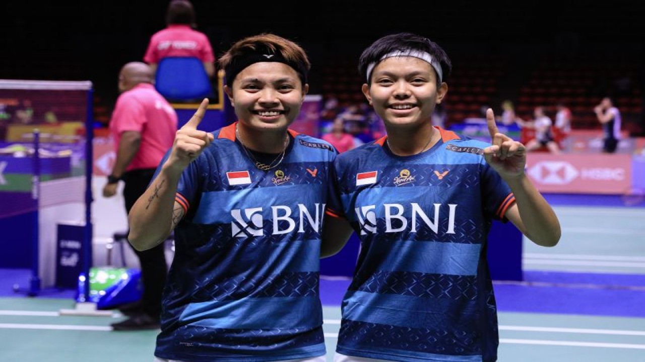 Ganda putri Apriyani Rahayu/Siti Fadia Silva Ramadhanti menorehkan kemenangan mudah pada babak pertama Thailand Open 2023 dengan mengalahkan Julie Macpherson/Ciara Torrance asal Skotlandia 21-11, 21-12 di Bangkok, Rabu. (ANTARA/HO-PP PBSI)