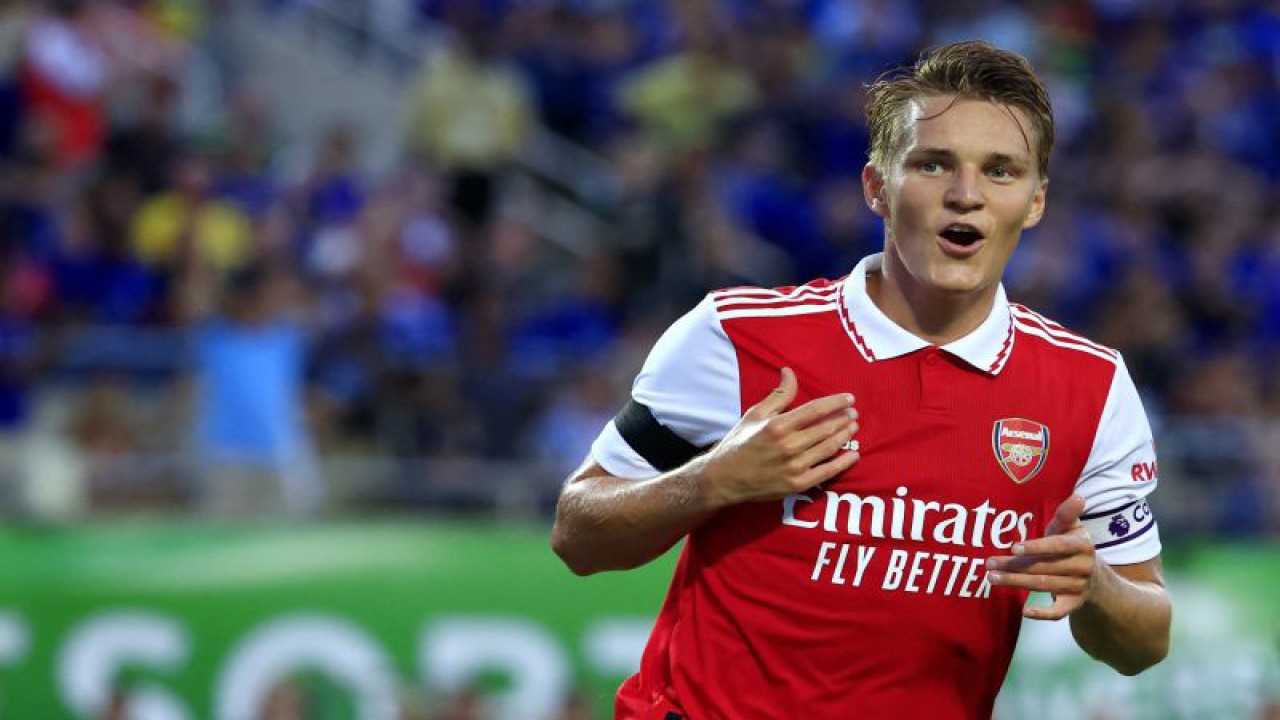 Kapten Arsenal, Martin Odegaard saat bermain dalam pertandingan Florida Cup lawan Chelsea di Camping World Stadium, Amerika Serikat pada 23 Juli 2022. ANTARA/AFP/MIKE EHRMANN