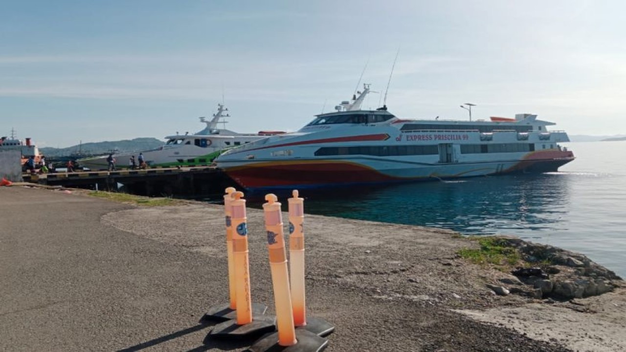 Arsip Foto - Suasana Pelabuhan Tulehu di Pulau Ambon, Provinsi Maluku. (ANTARA/ Penina F Mayaut)