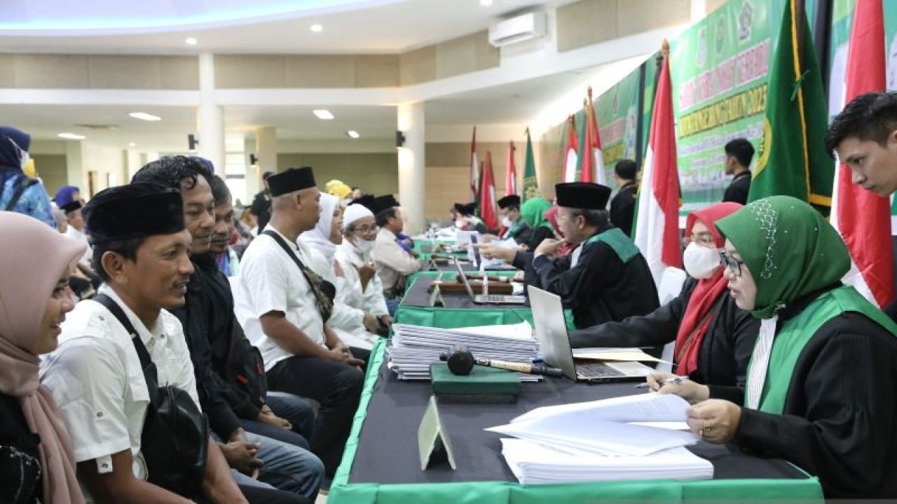 Arsip. Kegiatan sidang isbat nikah di Kota Tangerang beberapa waktu lalu. (ANTARA/Achmad Irfan)