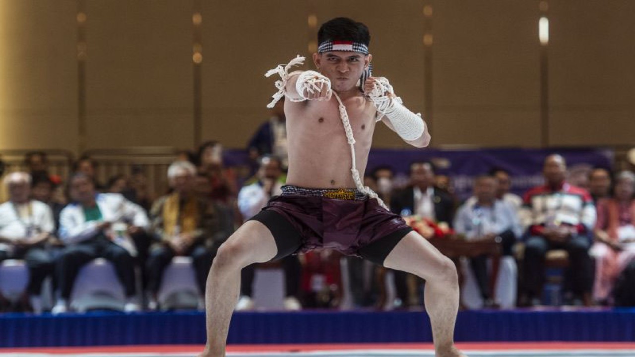 Atlet Kun Bokator putra Indonesia Alfadhila Ramadhan bertanding pada nomor seni SEA Games 2023 di Chrouy Changvar Convention Center, Phnom Penh, Kamboja, Kamis (4/5/2023). Alfadhila Ramadhan berhasil meraih medali perak dengan skor 7,67. ANTARA FOTO/Muhammad Adimaja/hp.