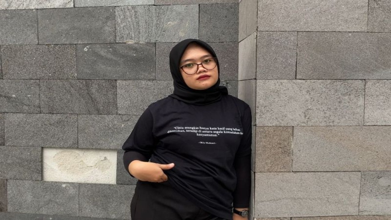 Baju kaos hasil praktek industri kreatif Untan Pontianak (ANTARA/Damara)