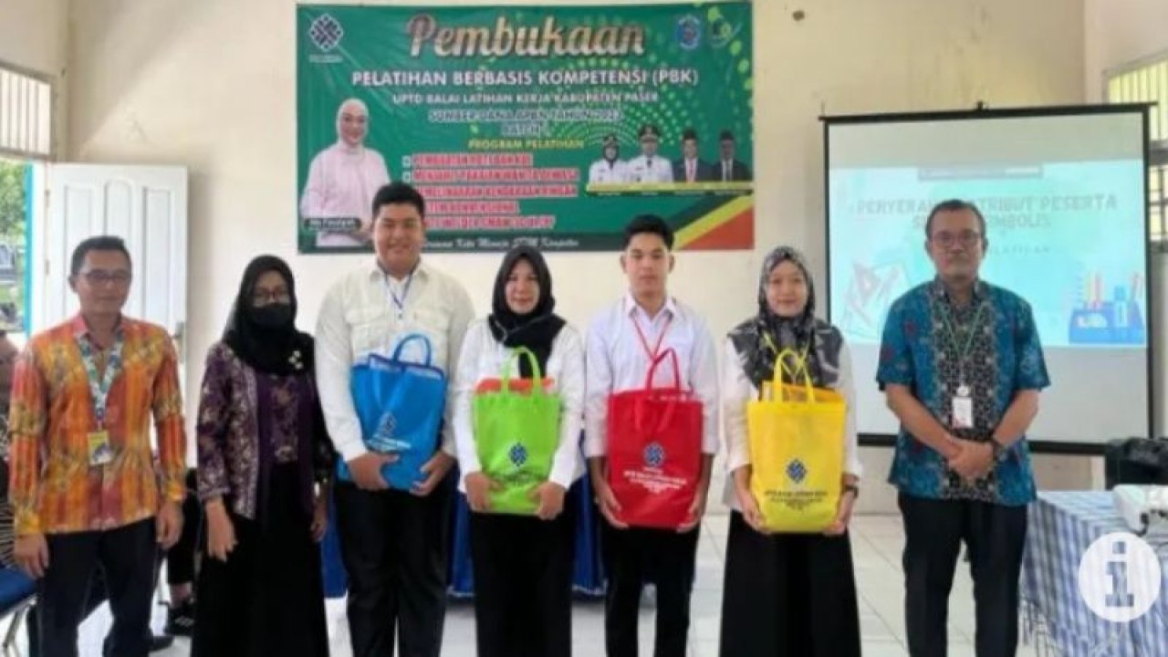 Balai Latihan Kerja (BLK) Kabupaten Paser menggelar pelatihan kerja. (ANTARA/R. Wartono)