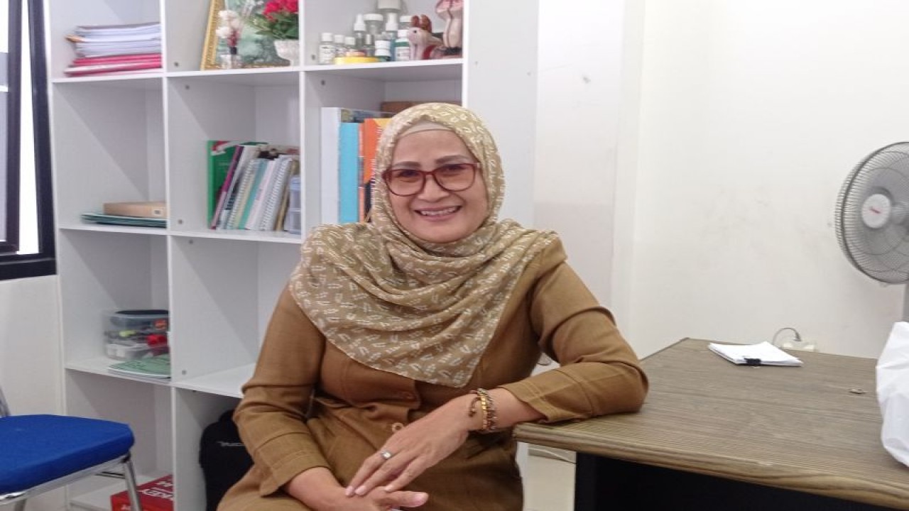 Kepala Bidang Pengendalian Penduduk dan Keluarga Berencana pada Dinas Pemberdayaan Perempuan Perlindungan Anak serta Kependudukan dan Keluarga Berencana (DP3AKKB) Kabupaten Lebak Hj Tuti Nurasiah. ANTARA/Mansur