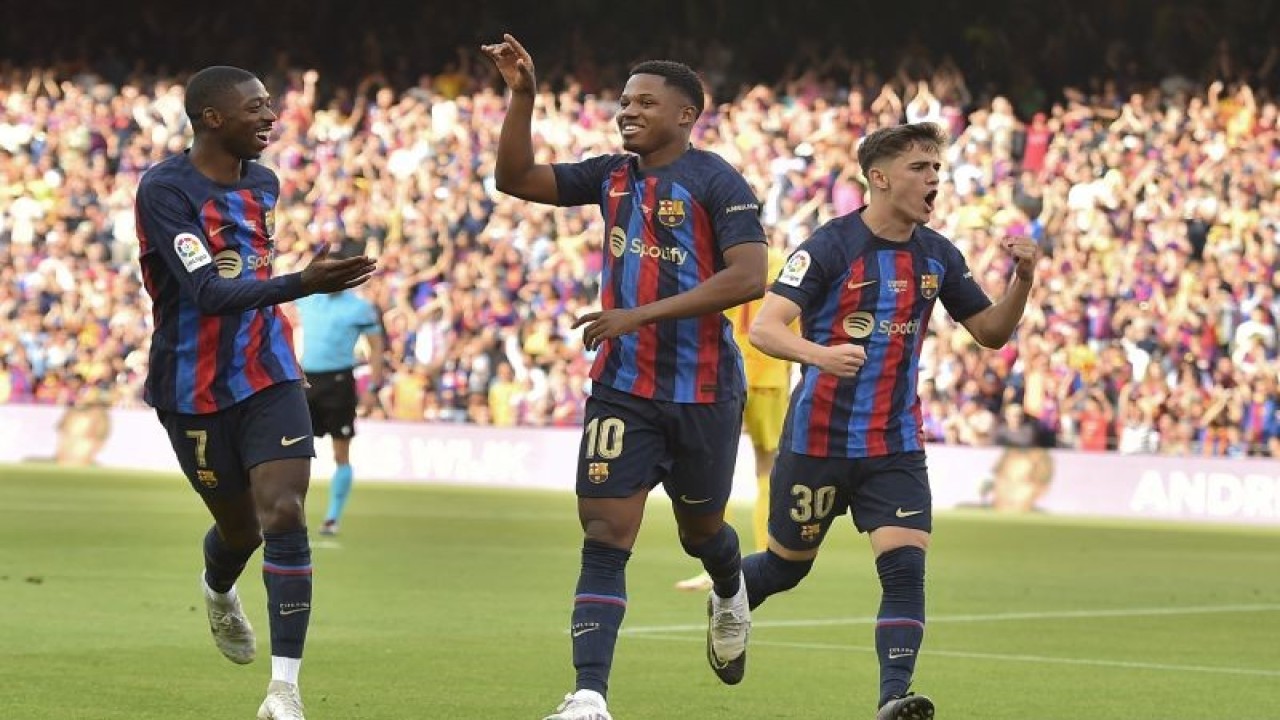 Selebrasi Ansu Fati (tengah) setelah mencetak gol pembuka Barcelona dalam pertandingan Liga Spanyol lawan Real Mallorca di Camp Nou pada 29 Mei 2023. ANTARA/AFP/PAU BARRENA