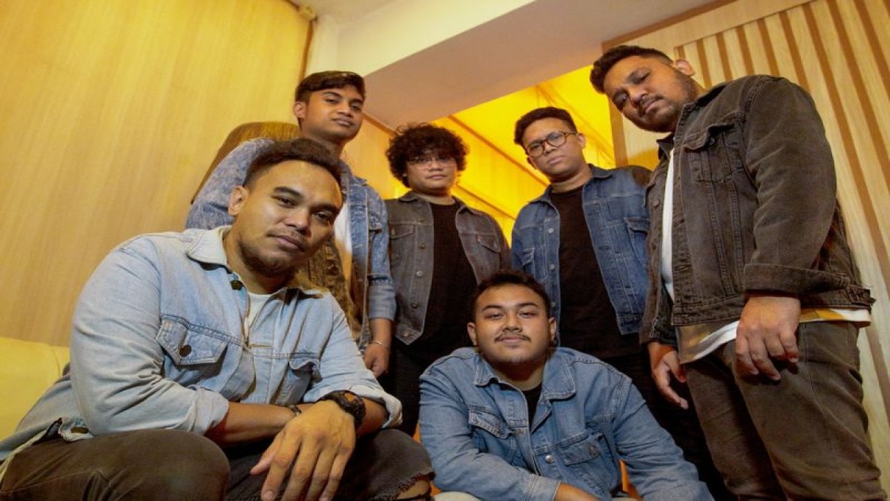 Barry Likumahuwa & The Rhythm Service (ANTARA/HO-BeatLuz)