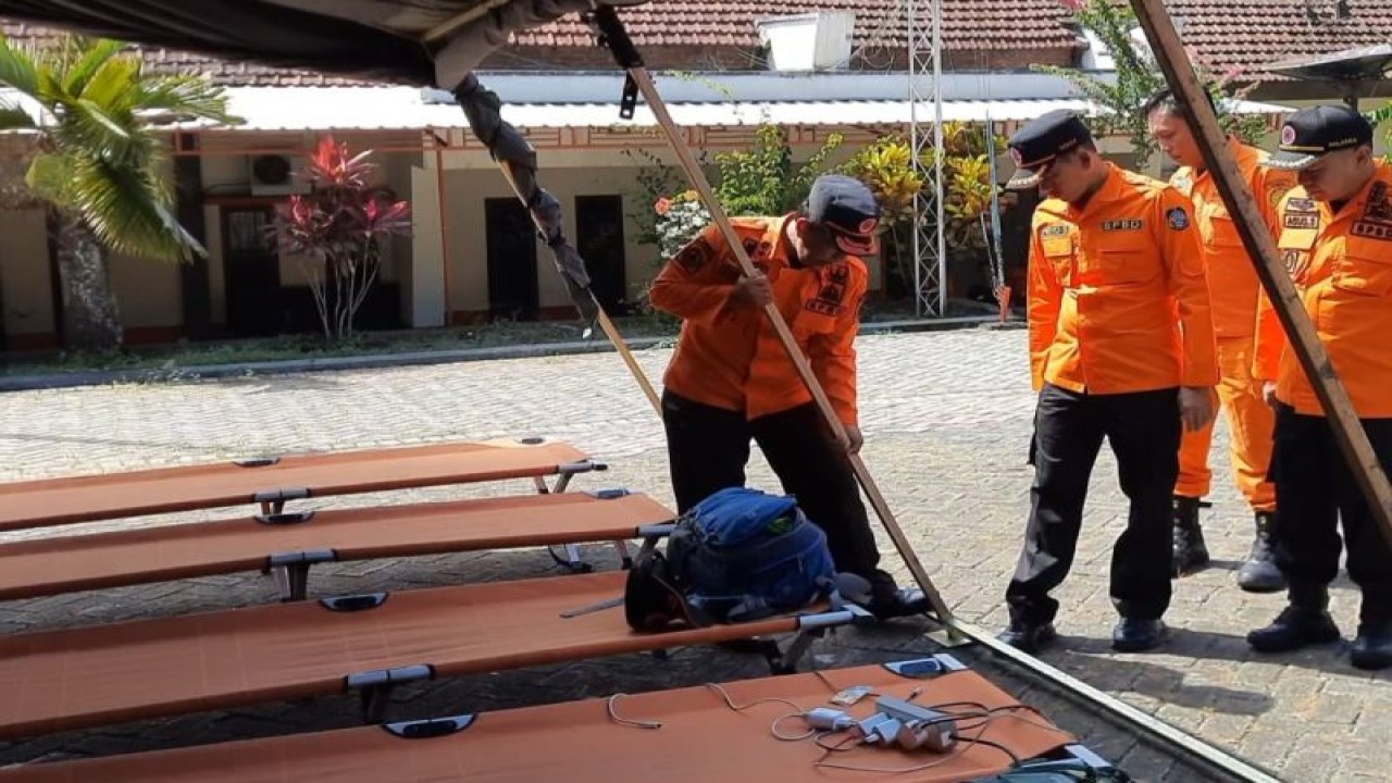 Suasana pelatihan anggota URC Pemkot Blitar di Kantor Basarnas Pos SAR Trenggalek, Selasa (23/5/2023) (ANTARA/HO-Basarnas Pos SAR Trenggalek)