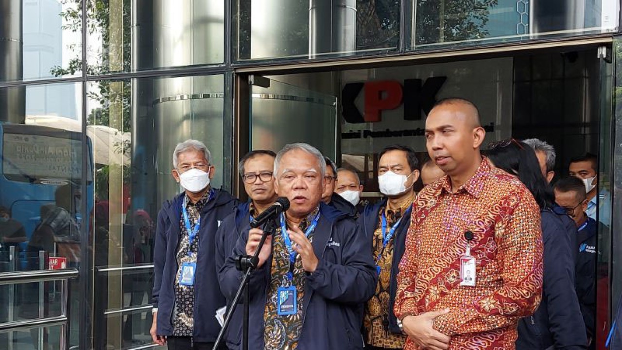 Menteri Pekerjaan Umum dan Perumahan Rakyat (PUPR) Basuki Hadimuljono dan jajaran hadiri pembekalan antikorupsi di Gedung Merah Putih KPK, Jakarta Selatan, Kamis (25/5/2023). ANTARA/Fianda Sjofjan Rassat