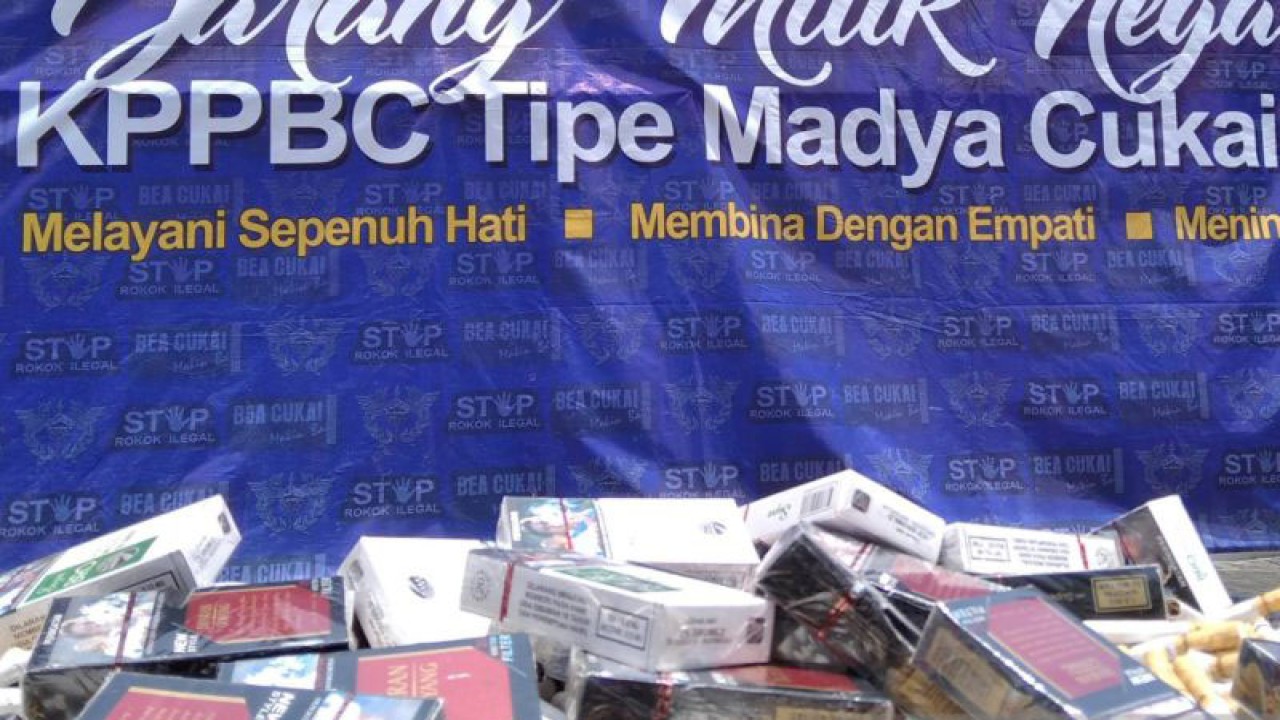 Rokok ilegal hasil penindakkan Kantor Pengawasan dan Pelayanan Bea Cukai (KPPBC) Tipe Madya Kudus, Jawa Tengah. ANTARA/Akhmad Nazaruddin Lathif