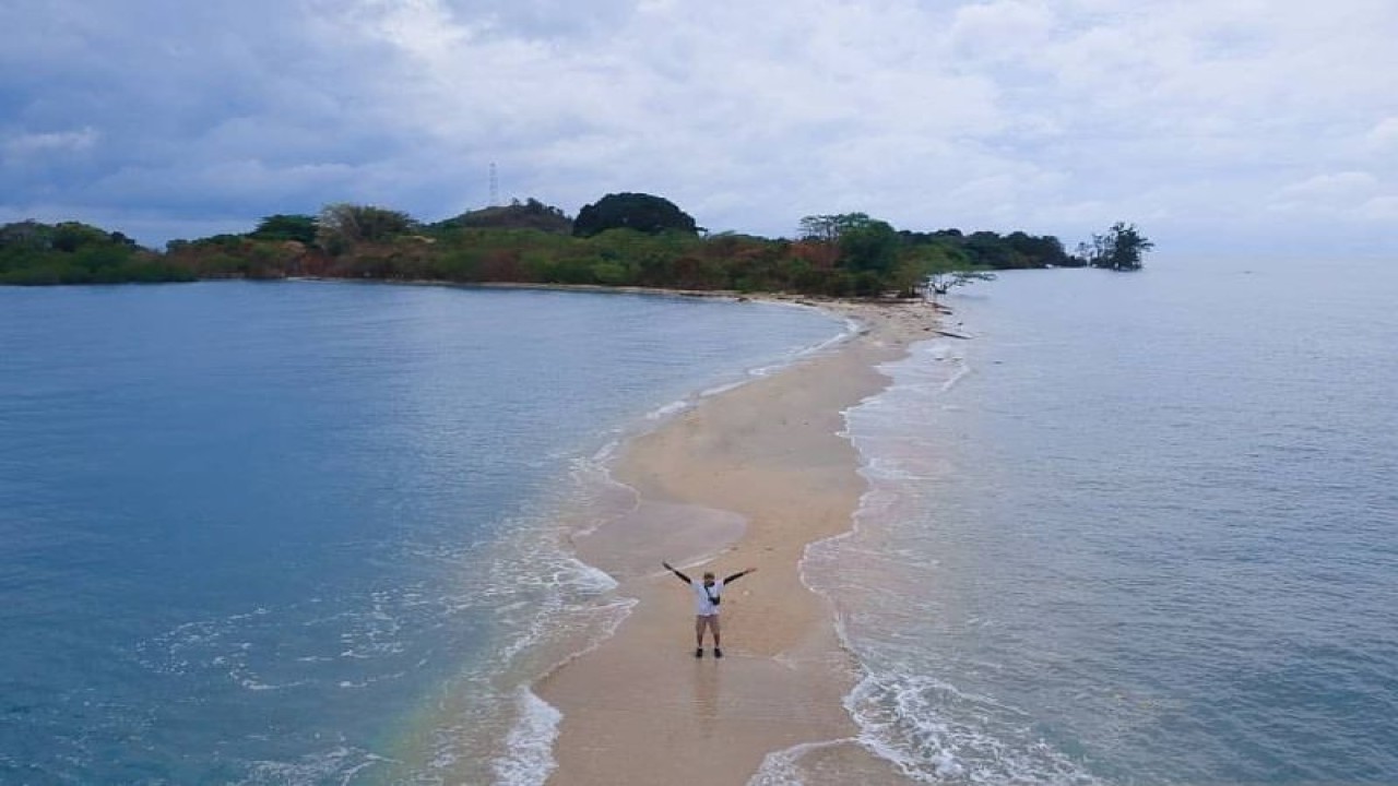 Bentang alam laut di Pulau Maspari, Tulung Selapan, Ogan Komering Ilir, Sumatera Selatan. ANTARA/HO-Disbudpar Sumsel
