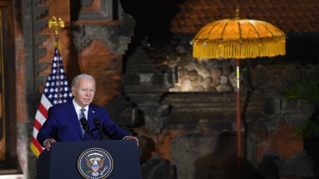 Foto arsip - Presiden Amerika Serikat Joe Biden memberikan keterangan kepada media di Nusa Dua, Bali, Senin (14/11/2022). . ANTARA FOTO/Media Center G20/Akbar Nugroho Gumay/wsj. (Media Center G20 Indonesia/Akbar Nugroho Gumay)