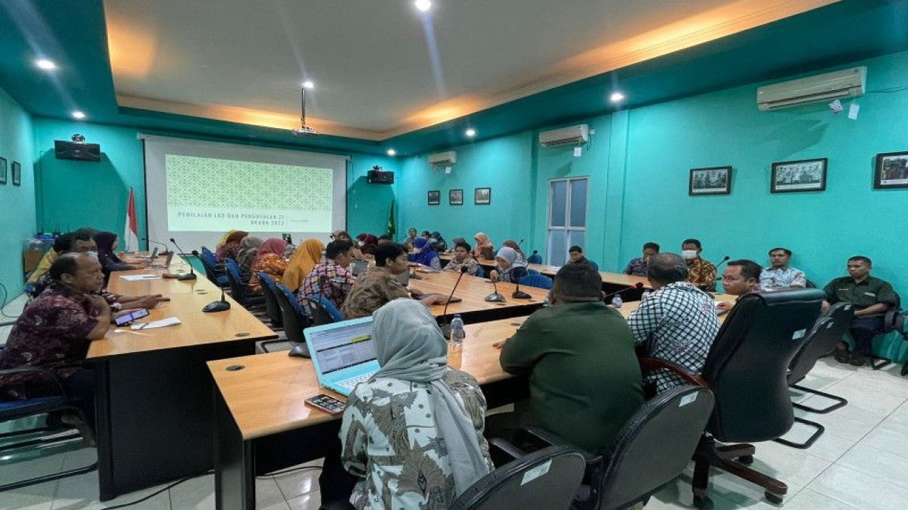 Sejumlah pegawai BKKBN Perwakilan dari berbagai daerah ketika menggelar pertemuan yang membahas soal Wilayah Birokrasi Bersih dan Melayani (ZI- WBK/WBBM). (ANTARA/HO-BKKBN)