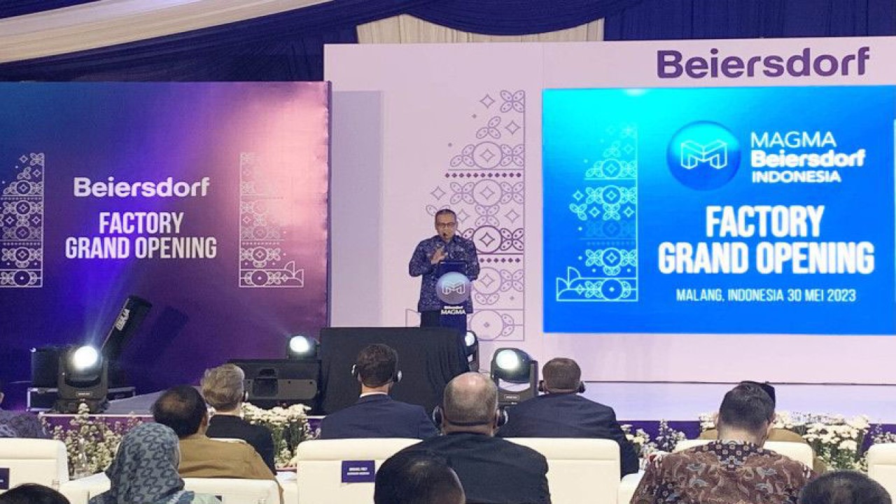 Deputi Bidang Promosi Penanaman Modal Kementerian Investasi/BKPM Nurul Ichwan pada saat memberikan sambutan saat peresmian perluasan pabrik Beiersdorf Indonesia di Kabupaten Malang, Jawa Timur, Selasa (30/5/2023). ANTARA/Vicki Febrianto.