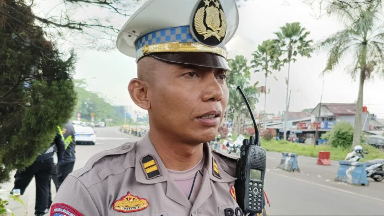 KBO Satlantas Polres Bogor Iptu Ardian Novianto di Bogor, Jawa Barat. (ANTARA/M Fikri Setiawan)
