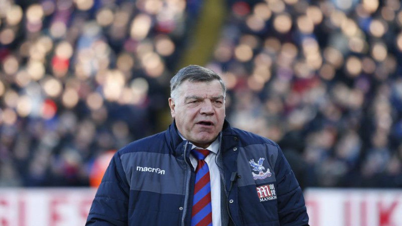 Sam Allardyce saat masih menjadi pelatih Crystal Palace. Leeds United akan segera memecat Javi Garcia menunjuk Sam Allardyce sebagai pelatih hingga akhir musim ini. Antara/AFP/IAN KINGTON