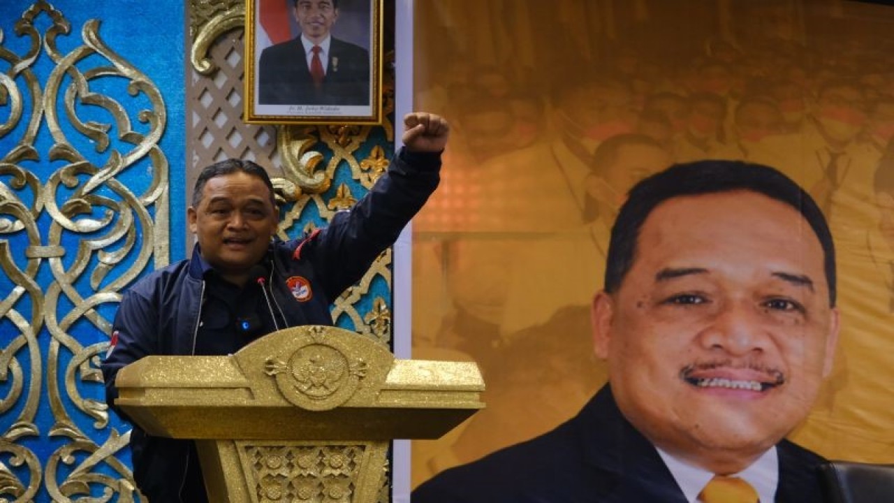 Kepala BP2MI Benny Rhamdani usai memberikan kuliah umum untuk mahasiswa Universitas OSO tentang Penempatan dan Pelindungan Pekerja Migran Indonesia di Pontianak. (ANTARA/Jesica Helena Wuysang)