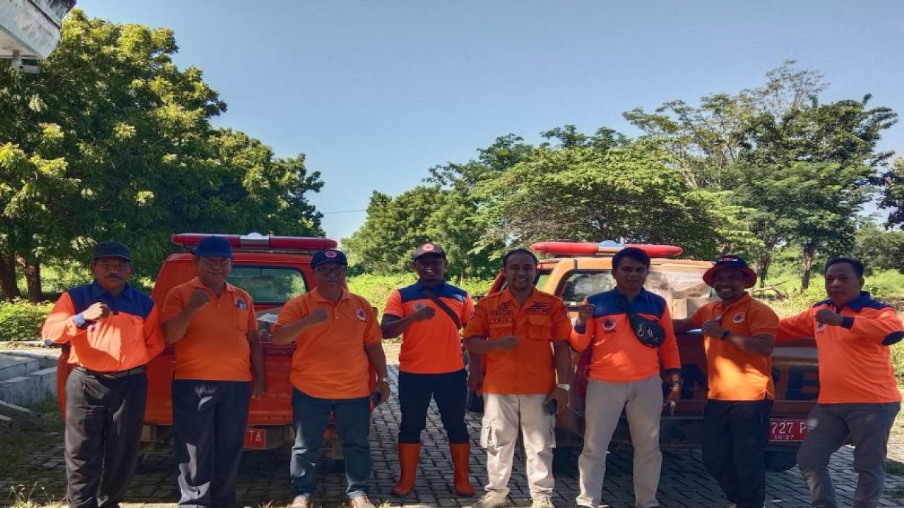 Petugas Badan Penanggulangan Bencana Daerah (BPBD) Kabupaten Sumba Barat Daya, Provinsi Nusa Tenggara Timur, siaga menghadapi potensi bencana alam selama musim kemarau. (ANTARA/HO-BPBD Kabupaten Sumba Barat Daya)
