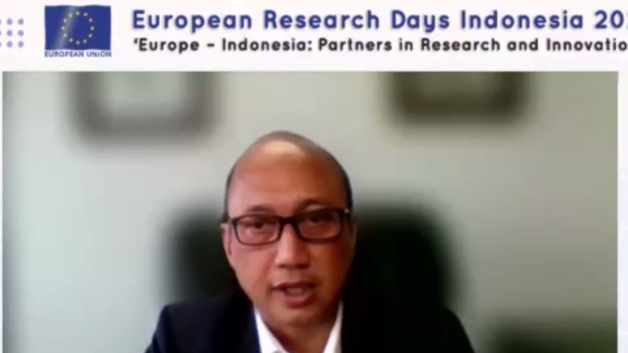 Deputi Pengembangan Sumber Daya Manusia di Bidang Ilmu Pengetahuan dan Teknologi BRIN Edy Giri Rachman Putra berbicara dalam European Research Days (ERD) Indonesia 2021 di Jakarta, Senin (29/11/2021). (FOTO ANTARA/Martha Herlinawati Simanjuntak)